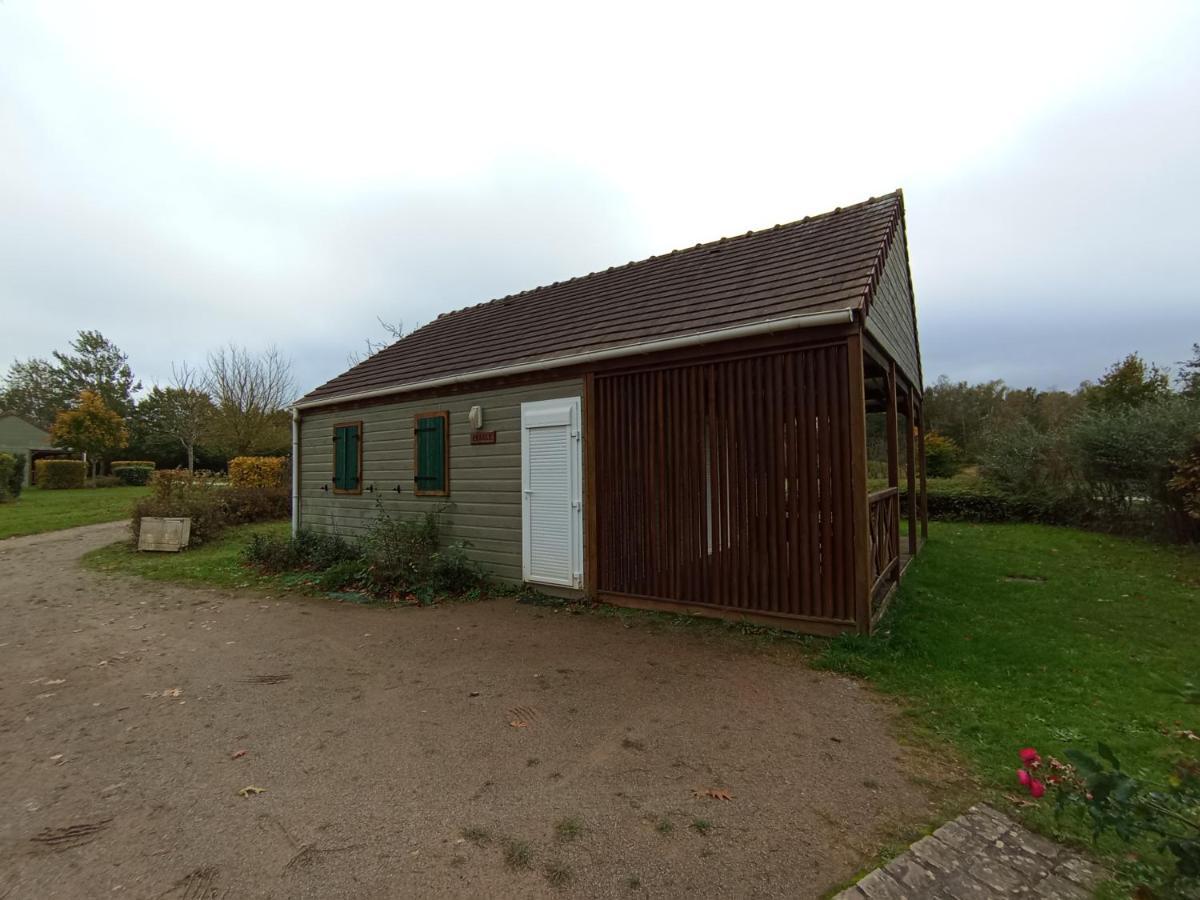 Les Maisonnettes Du Lac - Base De Loisirs Lavare Exterior photo