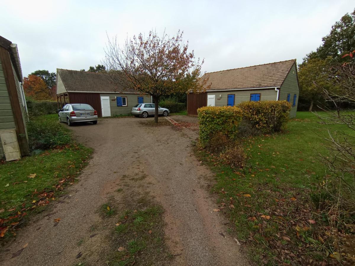 Les Maisonnettes Du Lac - Base De Loisirs Lavare Exterior photo